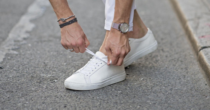 5 Sepatu Sneaker Warna Putih Terbaik Untuk Tampilan Lebih Estetik